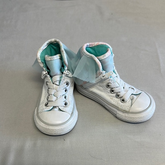 Converse White and Blue Classic High top Sneakers - Picture 1 of 7